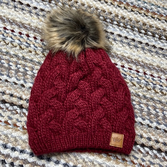 Panache Accessories - New with tags Panache pom velour lined cable knit beanie- Burgundy